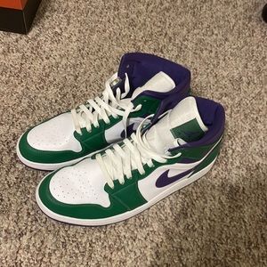 Jordan 1 mid hulk